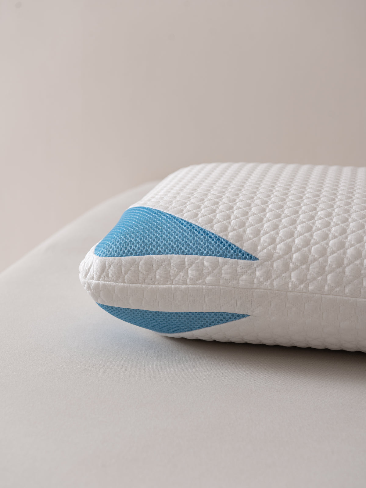 GlacierTex™ Cooling Pillow – Adaptive Cooling & Premium Pressure Relief
